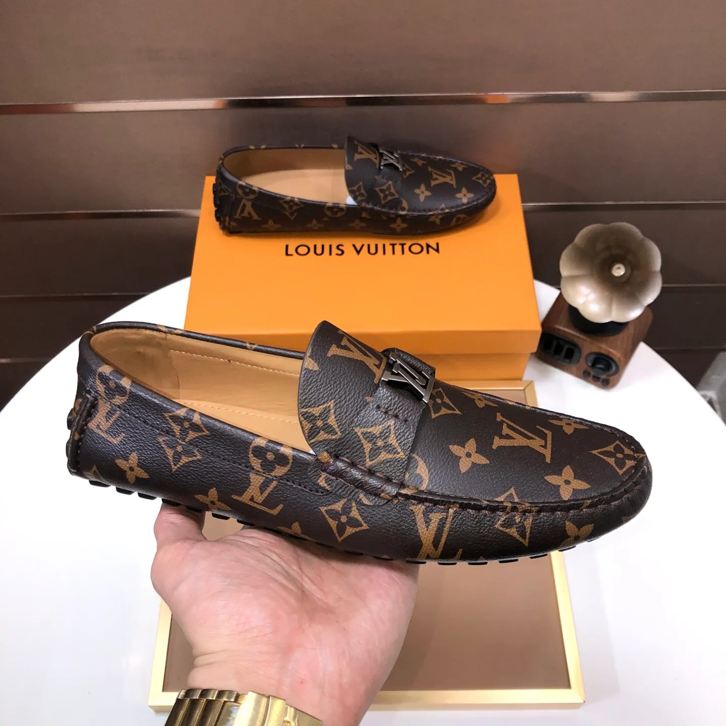 Men's men's shoes 💰420💰 [LV Doudou shoes] (water-dyed cowhide lining) new model is on the market, available on the official website. The new Doudou shoes are processed into single-color materials, and the uppers are made of imported cowhide material. The body of the shoe is fully hemmed with mark thread, and is lined with imported original cowhide leather. The elegant shoe shape is super suitable for all-matching, and the size is 38-44.